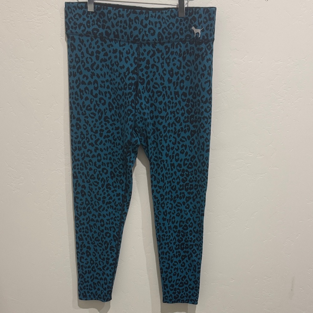Victoria's Secret PINK Animal Print Yoga Leggings - Picture 1 of 5